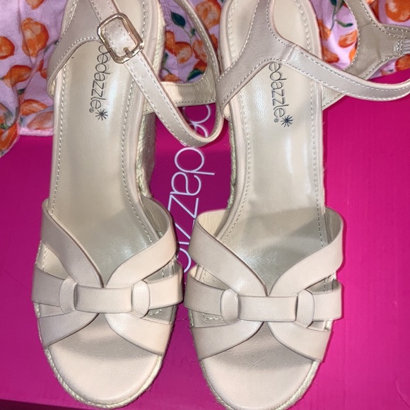 Cream Wedges size 7.5, lightly used - Picture 7 of 9